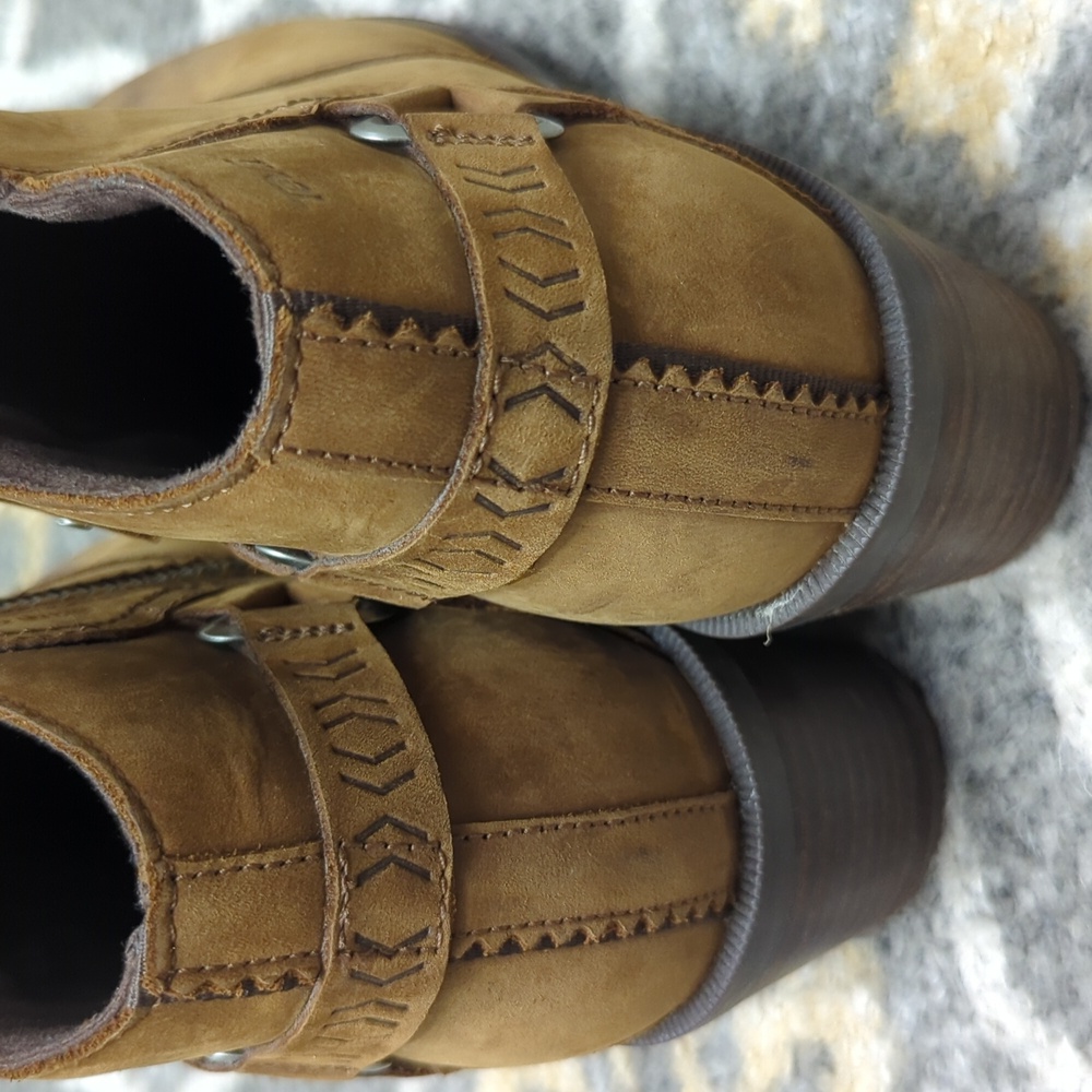 Teva 'Foxy' Waterproof Leather Ankle Boots - Picture 11 of 11